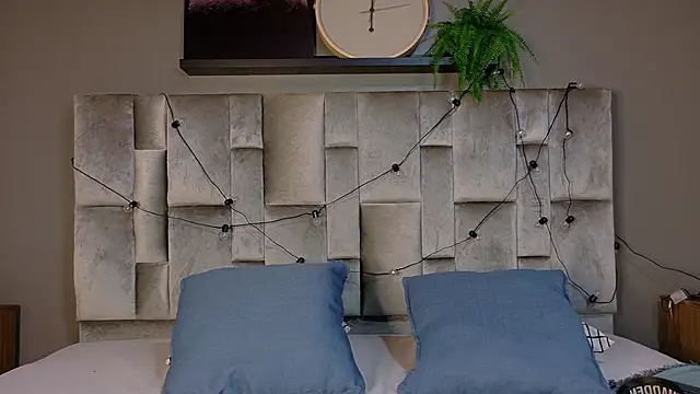 TiffValentinee  online show from November 2025 08:08:01 PM