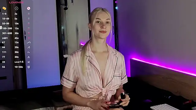 HitchcocianBlonde online show from October 2025 06:03:01 PM