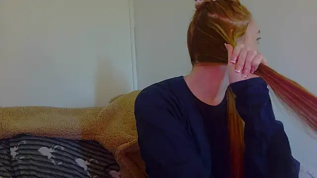 Little-Red21 online show from November 2025 01:44:02 PM