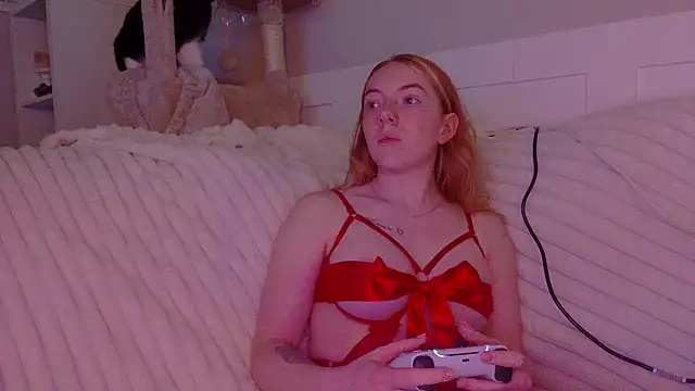 Little-Red21 online show from December 2025 09:11:01 PM