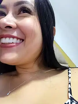 CrisMarulanda online show from November 2025 11:08:02 PM