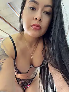 CrisMarulanda online show from April 2026 02:06:01 PM