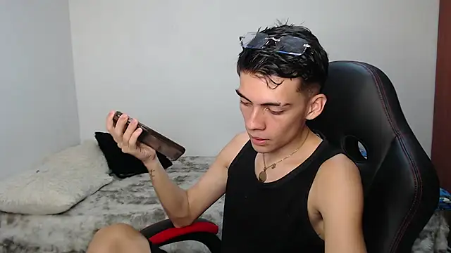 Snapshot of Rimuru17 chatting on April 2026 04:35:01 AM Rimuru17 online show from April 2026 04:35:01 AM