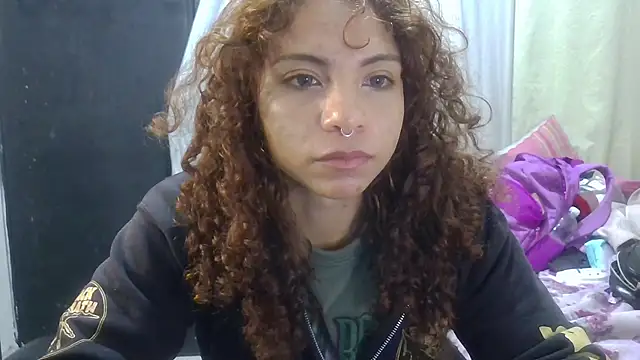 Snapshot of VioletV chatting on April 2026 01:11:01 AM VioletV online show from April 2026 01:11:01 AM