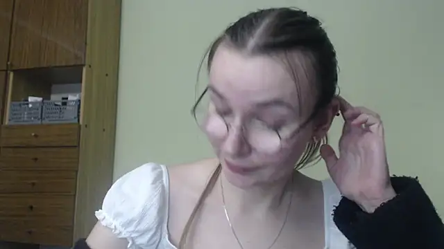 LooveELLYx online show from December 2024 08:45:01 PM