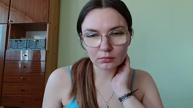 LooveELLYx online show from March 2026 07:27:01 AM