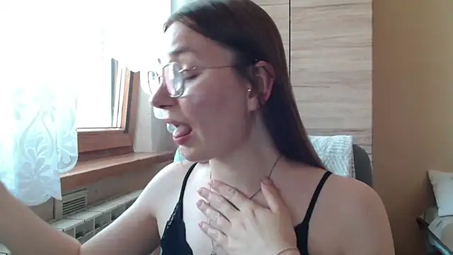 LooveELLYx online show from June 2026 10:15:01 AM