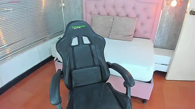 lissa jhonsoon online show from November 2025 03:06:02 AM