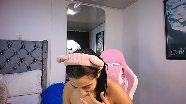 GraceWallace  online show from November 2025 01:25:02 AM