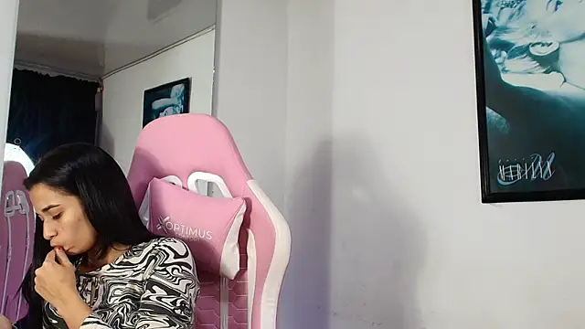 Snapshot of GraceWallace_ chatting on April 2026 03:18:02 AM GraceWallace online show from April 2026 03:18:02 AM