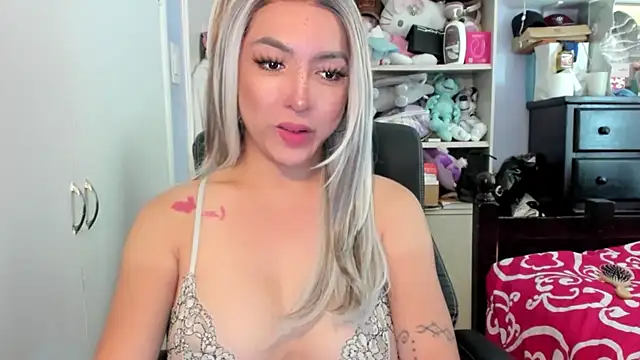 TeenageDreamTS online show from October 2025 06:59:01 PM