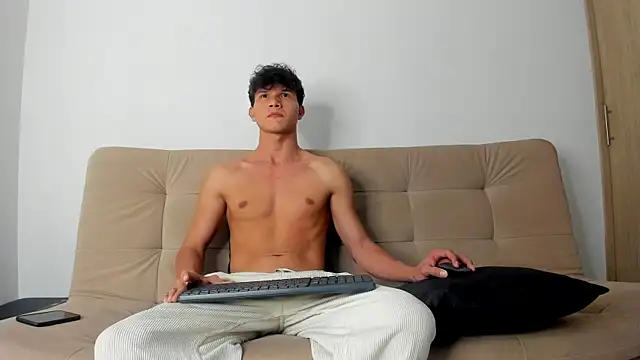 Snapshot of 2Amateur_Guys chatting on April 2026 10:19:02 PM 2Amateur Guys online show from April 2026 10:19:02 PM