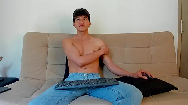 Snapshot of 2Amateur_Guys chatting on April 2026 02:40:01 PM 2Amateur Guys online show from April 2026 02:40:01 PM