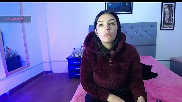 Esmeraldaa- online show from September 2025 05:09:02 AM