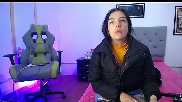 Esmeraldaa- online show from September 2025 05:33:01 AM