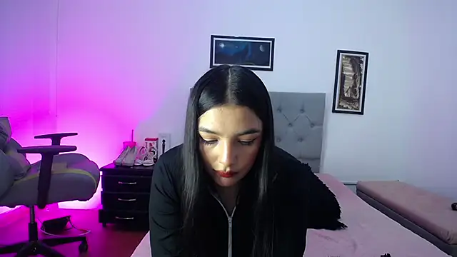 Esmeraldaa- online show from October 2025 04:46:02 AM