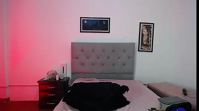 Esmeraldaa- online show from November 2025 05:06:01 AM