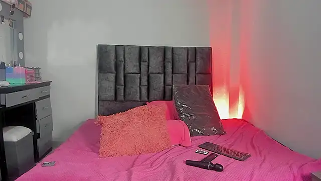 Esmeraldaa- online show from February 2026 06:17:02 AM