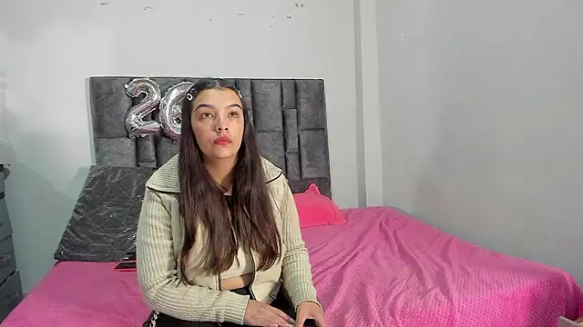 Esmeraldaa- online show from March 2026 07:35:01 AM