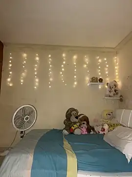 effie castroo online show from November 2025 01:17:02 AM