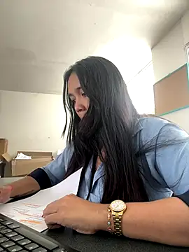 effie castroo online show from December 2025 06:05:02 PM