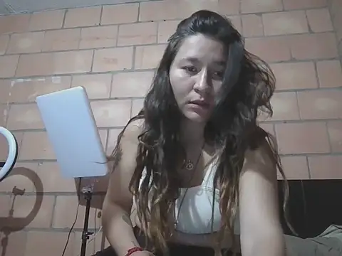 Snapshot of emilykresly chatting on November 2025 02:09:01 AM emilykresly online show from November 2025 02:09:01 AM