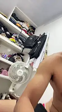 Snapshot of RobinLenoxx chatting on April 2026 02:48:02 PM RobinLenoxx online show from April 2026 02:48:02 PM