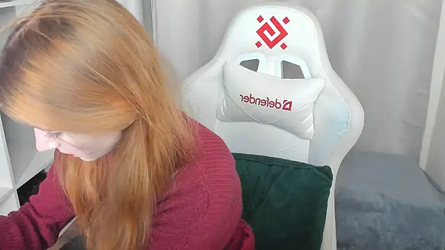 Snapshot of CarolinaGilbert chatting on October 2025 09:11:04 AM CarolinaGilbert online show from October 2025 09:11:04 AM