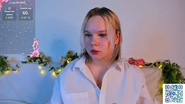 Snapshot of girlllsooft chatting on November 2025 02:06:01 AM girlllsooft online show from November 2025 02:06:01 AM