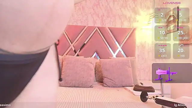 Aliice1  online show from October 2025 07:11:01 PM