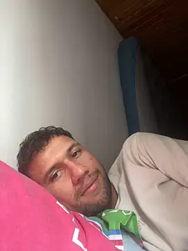 Snapshot of Michaell_Spinelly chatting on October 2025 04:38:02 PM Michaell Spinelly online show from October 2025 04:38:02 PM