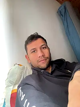 Snapshot of Michaell_Spinelly chatting on October 2025 02:24:01 PM Michaell Spinelly online show from October 2025 02:24:01 PM