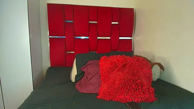 Camila hot ts online show from December 2025 02:13:01 PM