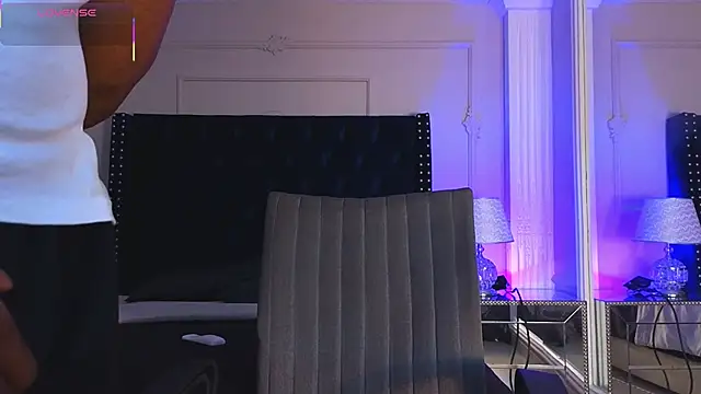 Snapshot of CharlesBrown_ chatting on April 2026 02:33:01 PM CharlesBrown online show from April 2026 02:33:01 PM