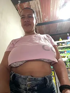 Snapshot of Mara_luxx chatting on September 2025 06:33:02 PM Mara luxx online show from September 2025 06:33:02 PM