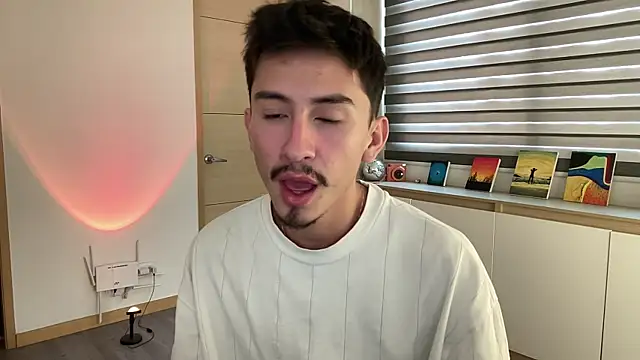 sweettaaron01 online show from November 2025 06:06:02 PM