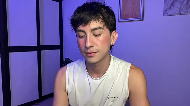 sweettaaron01 online show from June 2026 12:46:02 AM