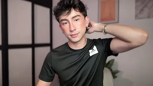 sweettaaron01 online show from June 2026 12:17:01 AM