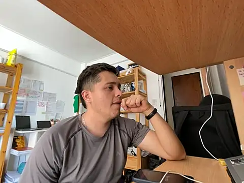 Haustin202 online show from October 2025 06:27:02 PM