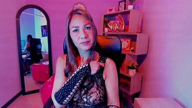 Stefy Zea online show from November 2025 06:32:01 PM