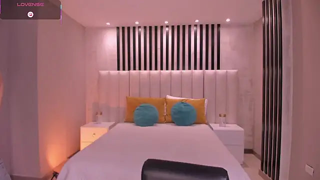 IsabellaMoreau online show from October 2025 07:36:02 PM