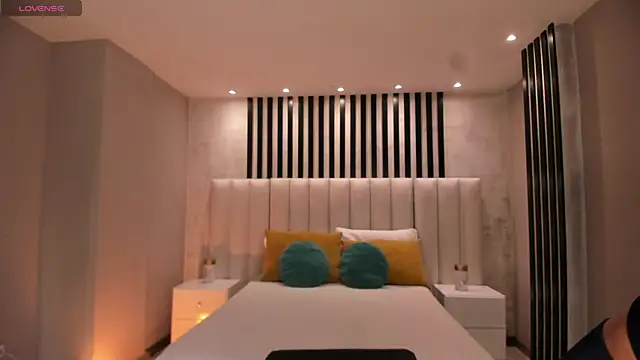 IsabellaMoreau online show from October 2025 07:59:01 PM