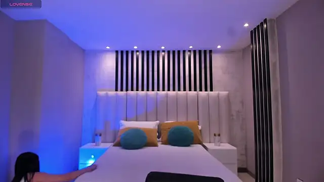 IsabellaMoreau online show from October 2025 07:47:02 PM