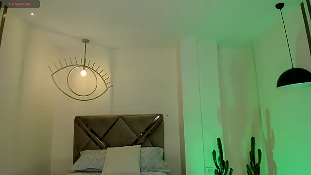 IsabellaMoreau online show from February 2026 07:48:01 PM