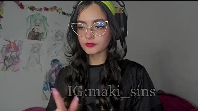 Snapshot of Maki_sins chatting on April 2026 03:11:01 AM Maki sins online show from April 2026 03:11:01 AM