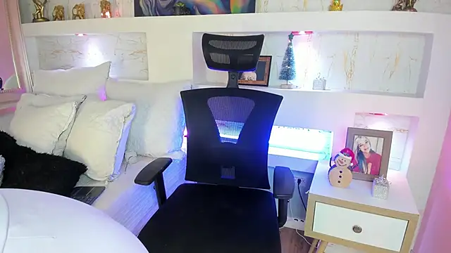 Snapshot of NicoleDiior chatting on November 2025 02:30:01 PM NicoleDiior online show from November 2025 02:30:01 PM