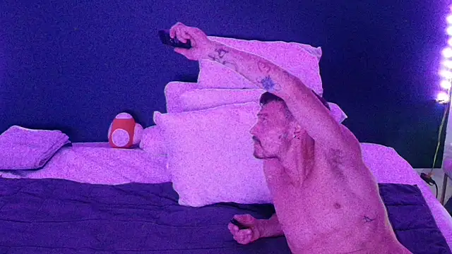 Snapshot of cough2getoff chatting on September 2025 01:53:01 AM cough2getoff online show from September 2025 01:53:01 AM