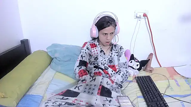 Petite-Goth online show from November 2025 11:24:01 PM