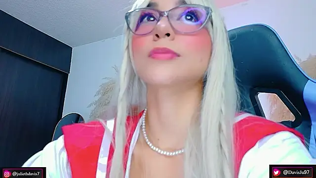 Snapshot of JulietaDavis chatting on April 2026 02:16:01 AM JulietaDavis online show from April 2026 02:16:01 AM