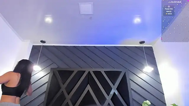 zoe martins  online show from September 2025 05:29:02 PM